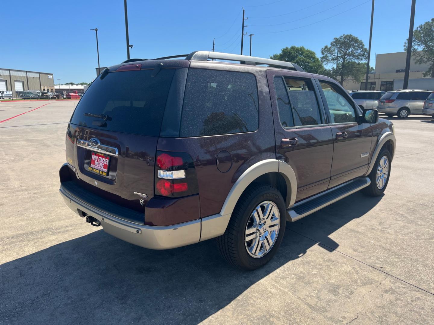 2006 maroom /TAN Ford Explorer Eddie Bauer 4.6L 4WD (1FMEU74816U) with an 4.6L V8 SOHC 16V engine, 6-Speed Automatic Overdrive transmission, located at 14700 Tomball Parkway 249, Houston, TX, 77086, (281) 444-2200, 29.928619, -95.504074 - Photo#6